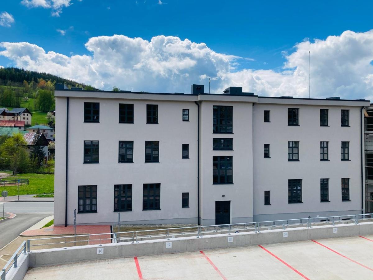 Residence Kotel 로끼뜨니쩨나드이제로우 외부 사진