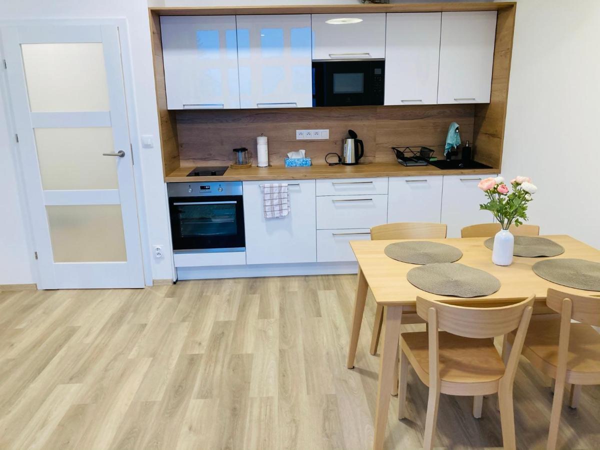 Residence Kotel 로끼뜨니쩨나드이제로우 외부 사진