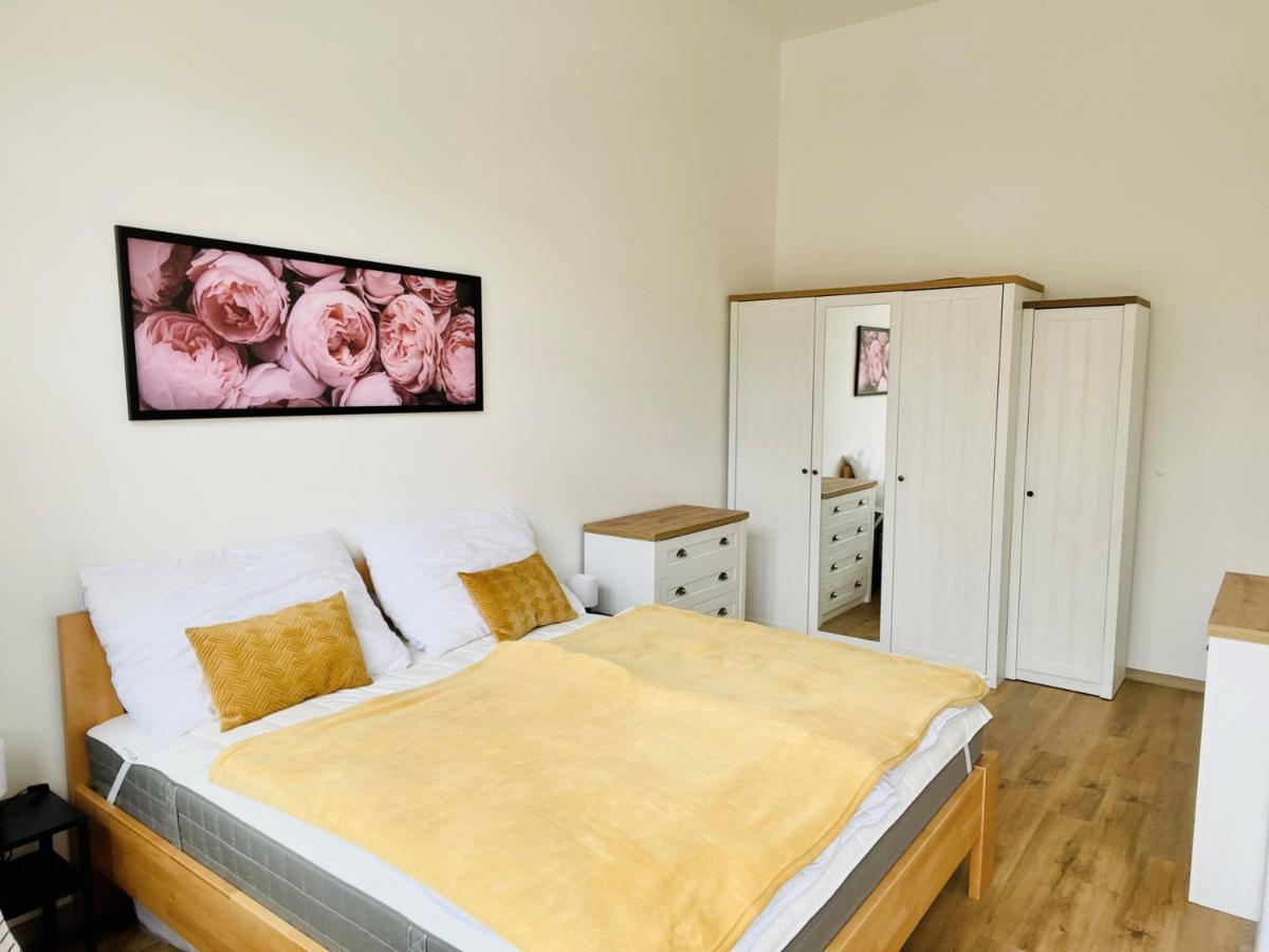 Residence Kotel 로끼뜨니쩨나드이제로우 외부 사진