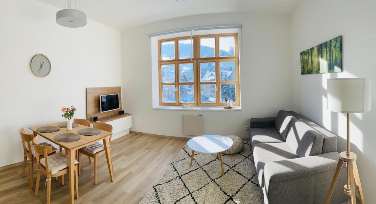 Residence Kotel 로끼뜨니쩨나드이제로우 외부 사진