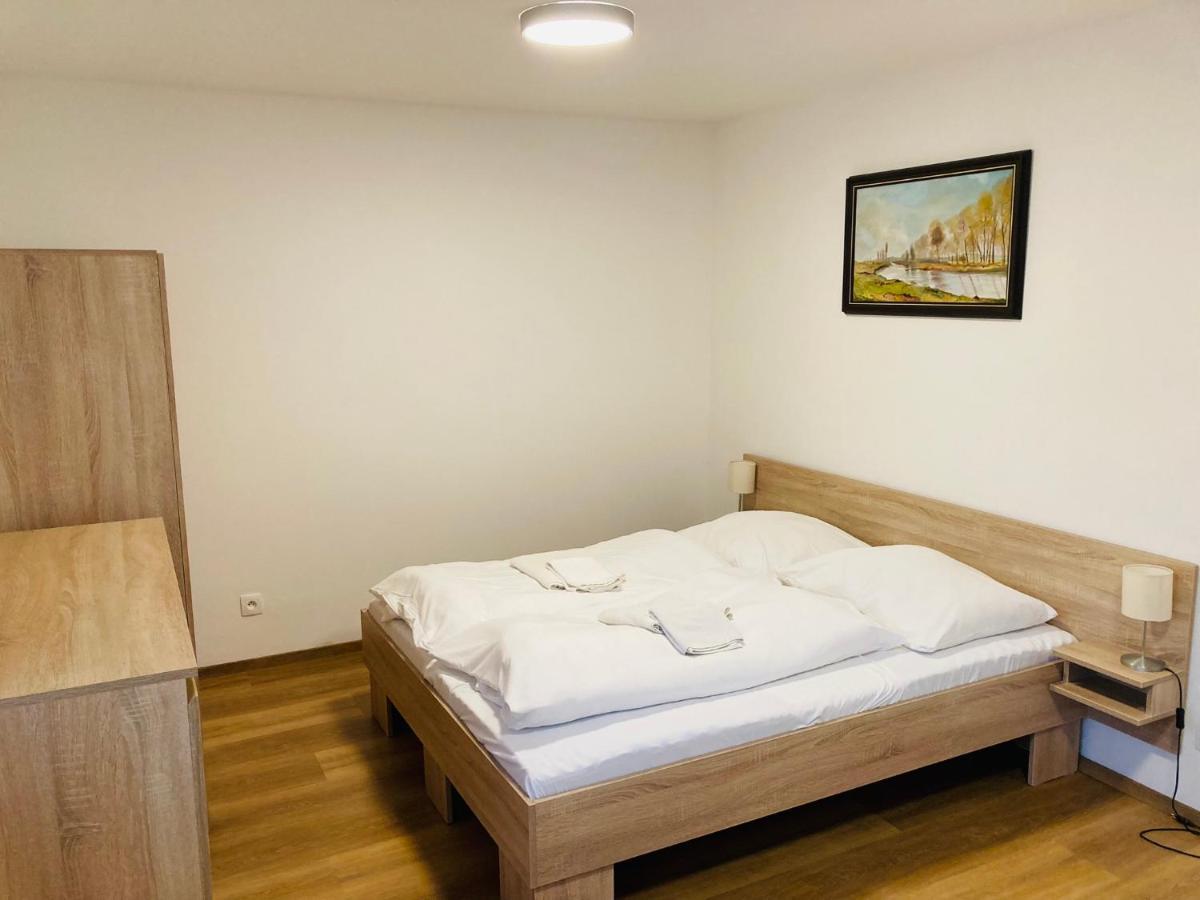 Residence Kotel 로끼뜨니쩨나드이제로우 외부 사진